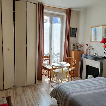 Apartment And Basic Flat Located In Montparnasse *