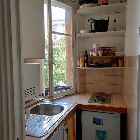 And Basic Flat Located In Montparnasse *